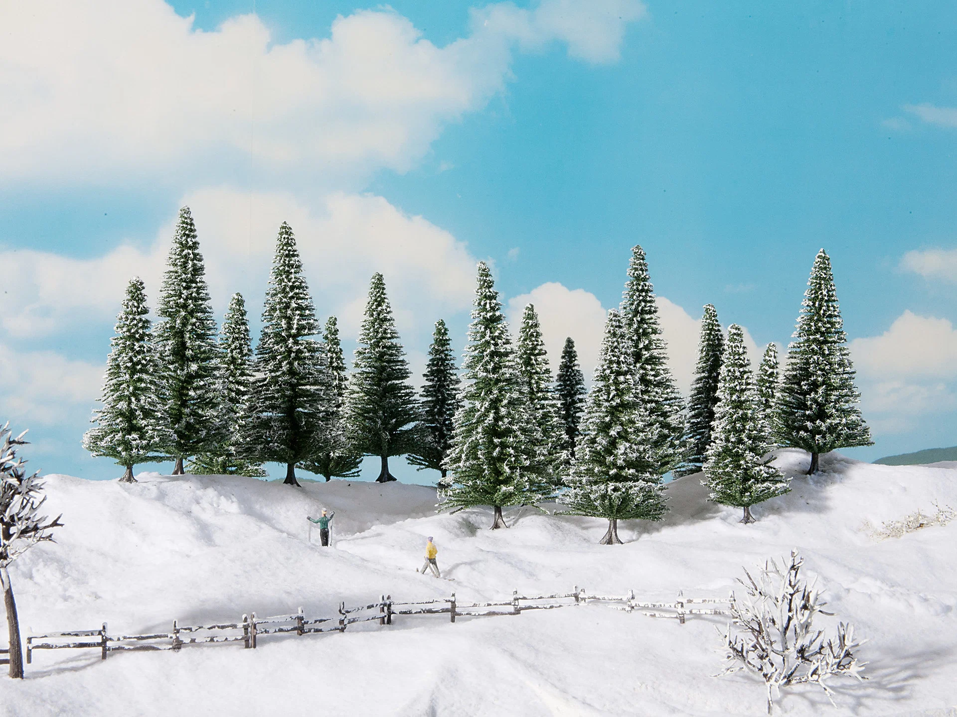 16 alberi di Natale innevati, 10 -14 cm