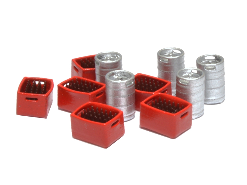5 fusti di birra e 6 casse rosse con bottiglie marroni