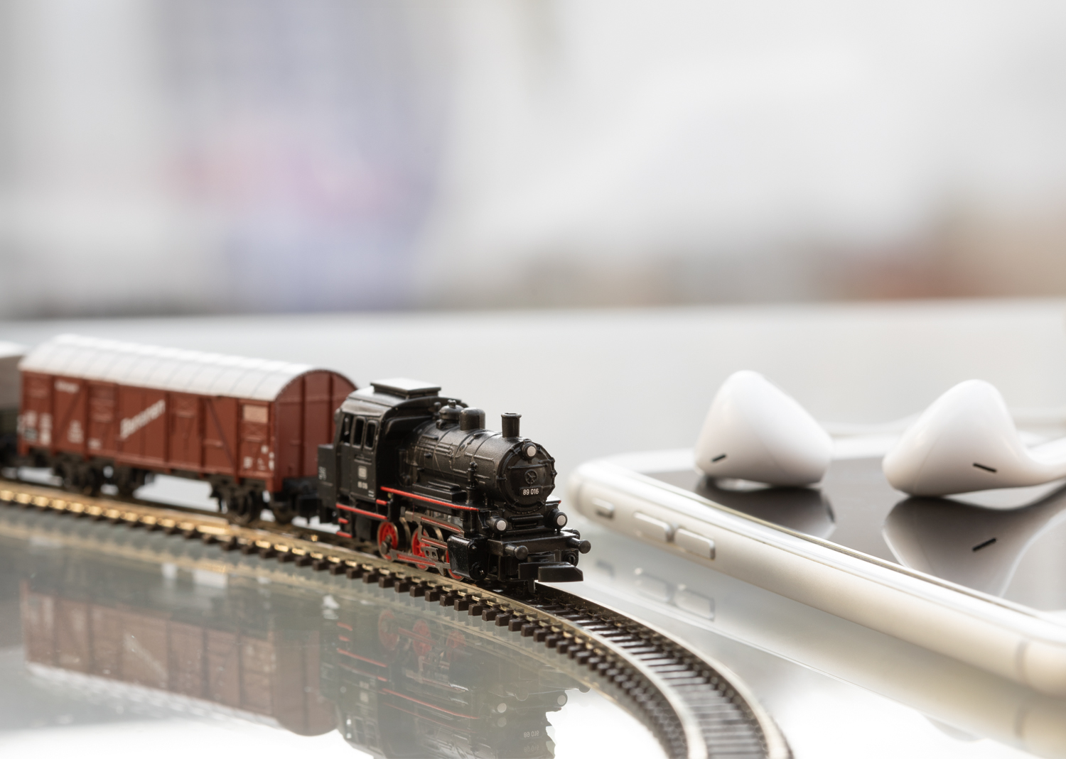 Coffret de départ "Train marchandises" avec locomotive à vapeur BR 89, ovale de voie, régulateur de marche, alimentation en courant.