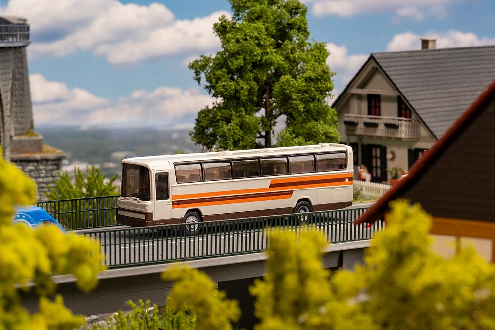 Autobus turistico MB O 303 RHD (WIKING)