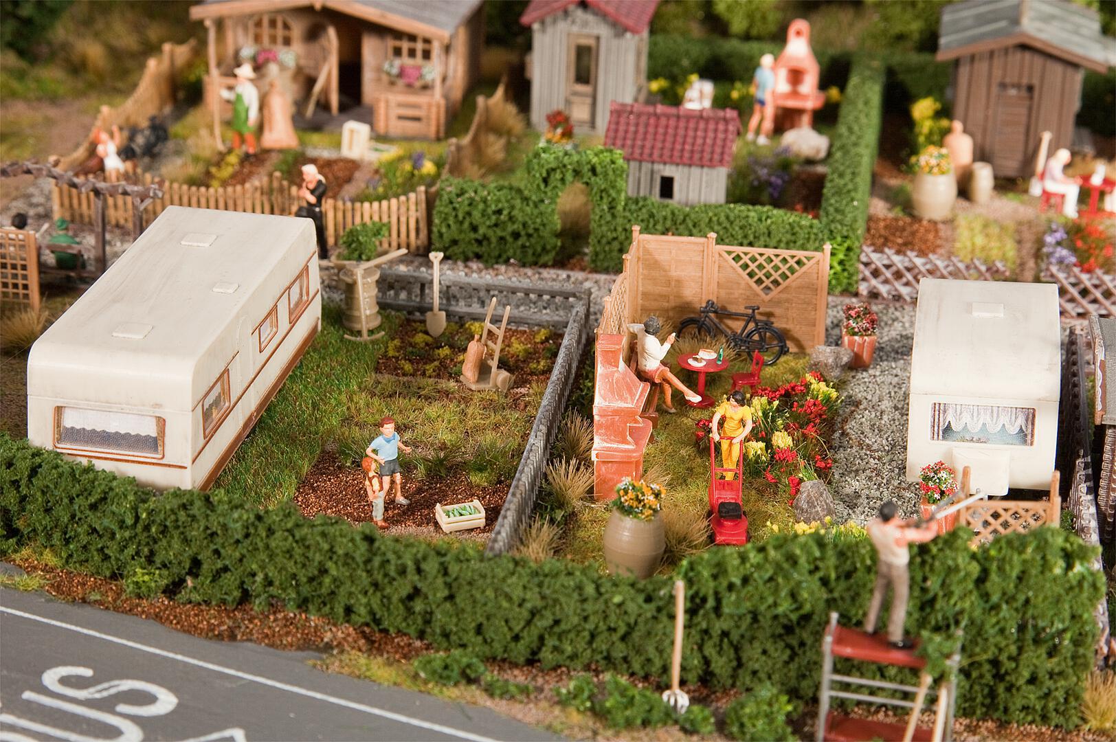 2 Jardins d'ouvrier avec caravane