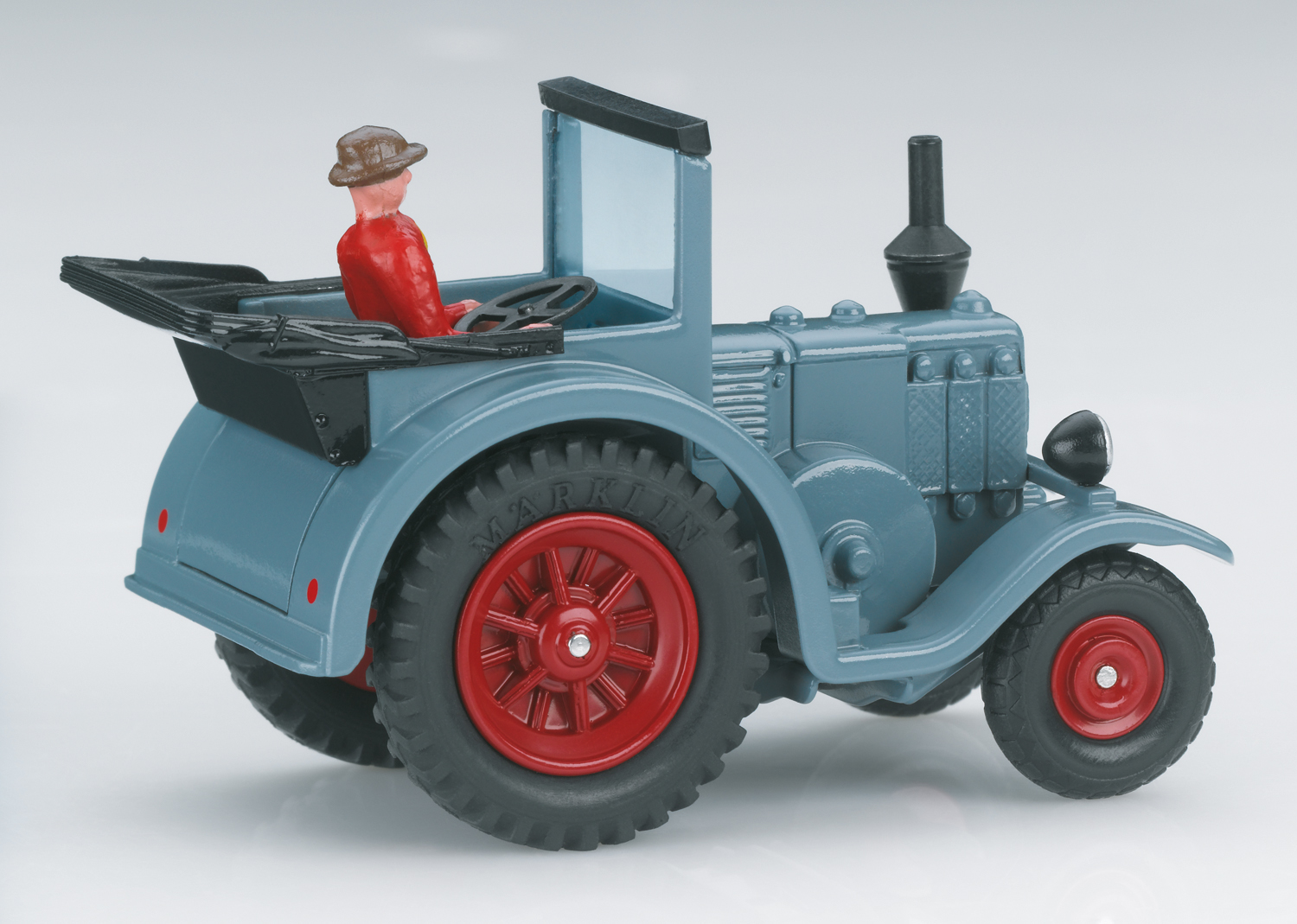 Tracteur Eilbulldog cabriolet avec capote ouverte
