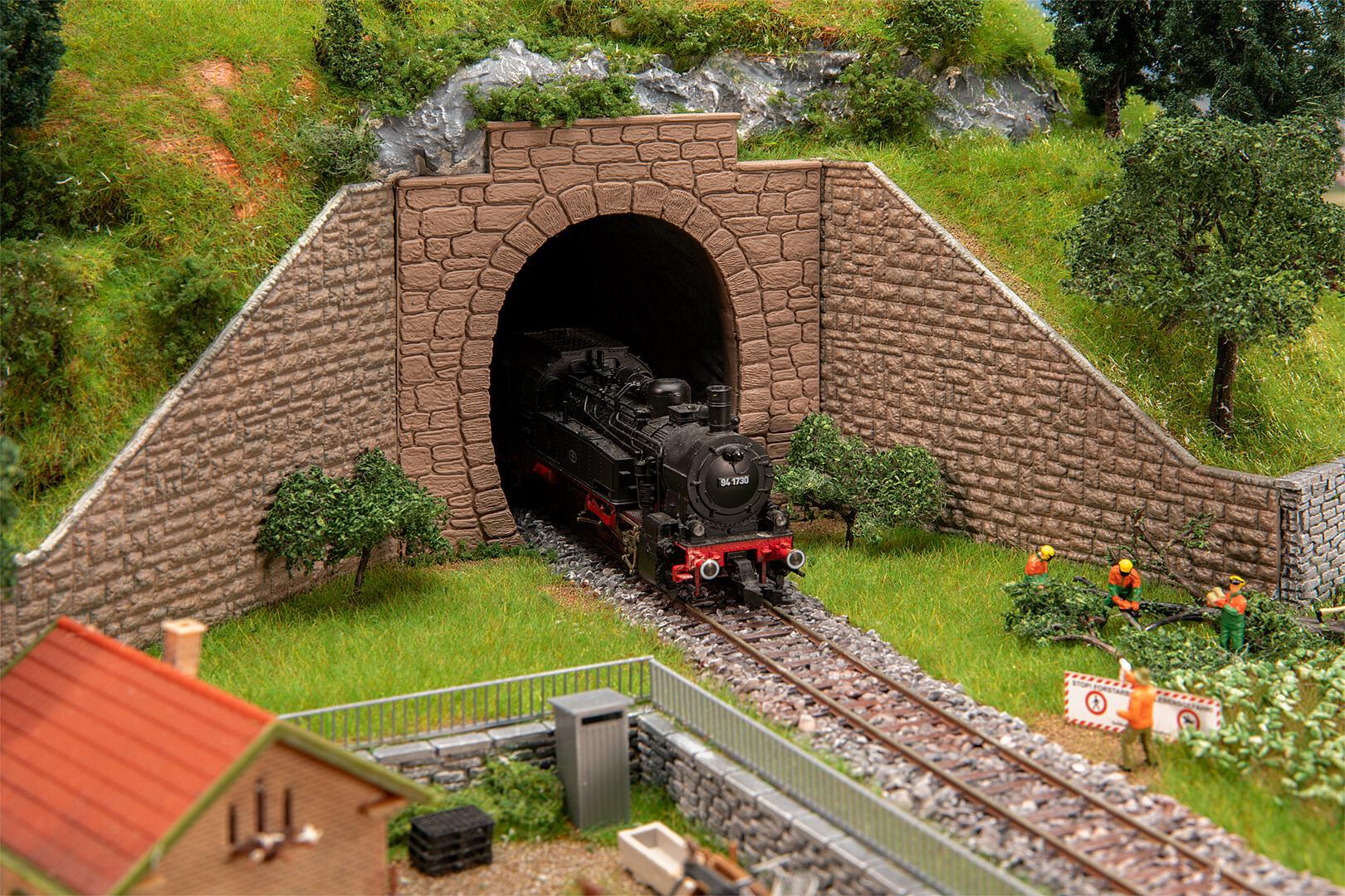 2 Tunnelportale  1-gleisig